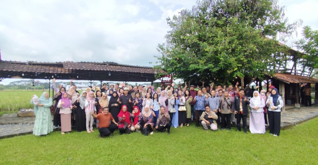 HALAL BIHALAL BERLANJUT BERSAMA WAKIL REKTOR, PERERAT KEBERSAMAAN